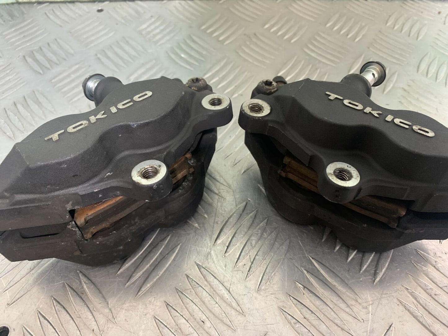 SUZUKI GSF1250 GSF 1250 BANDIT FRONT CALIPERS  YEAR 2007-2011 (CMB1125)