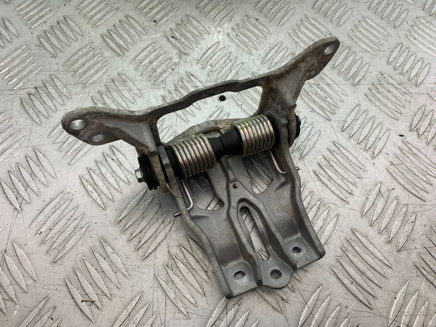 YAMAHA NMAX-125 N MAX 125 SEAT BRACKET  YEAR 2015-2020  (CMB1231)