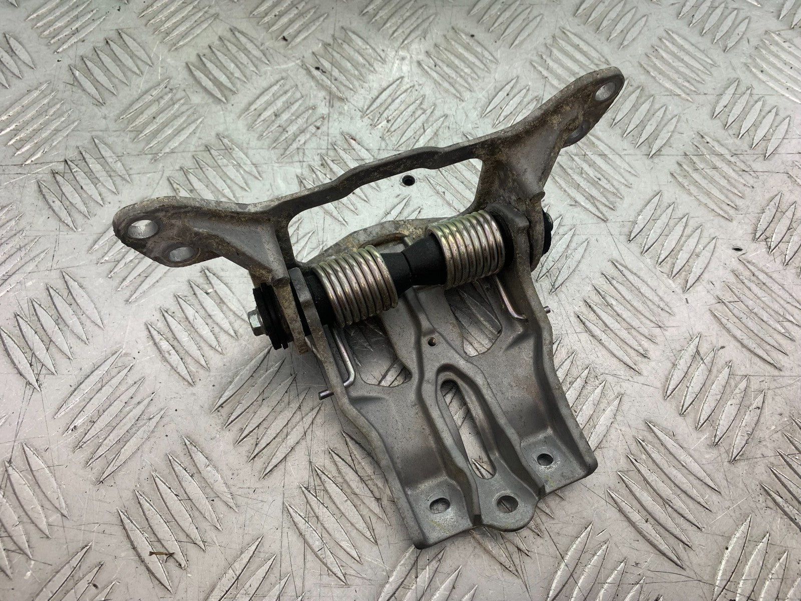 YAMAHA NMAX-125 N MAX 125 SEAT BRACKET  YEAR 2015-2020  (CMB1231)