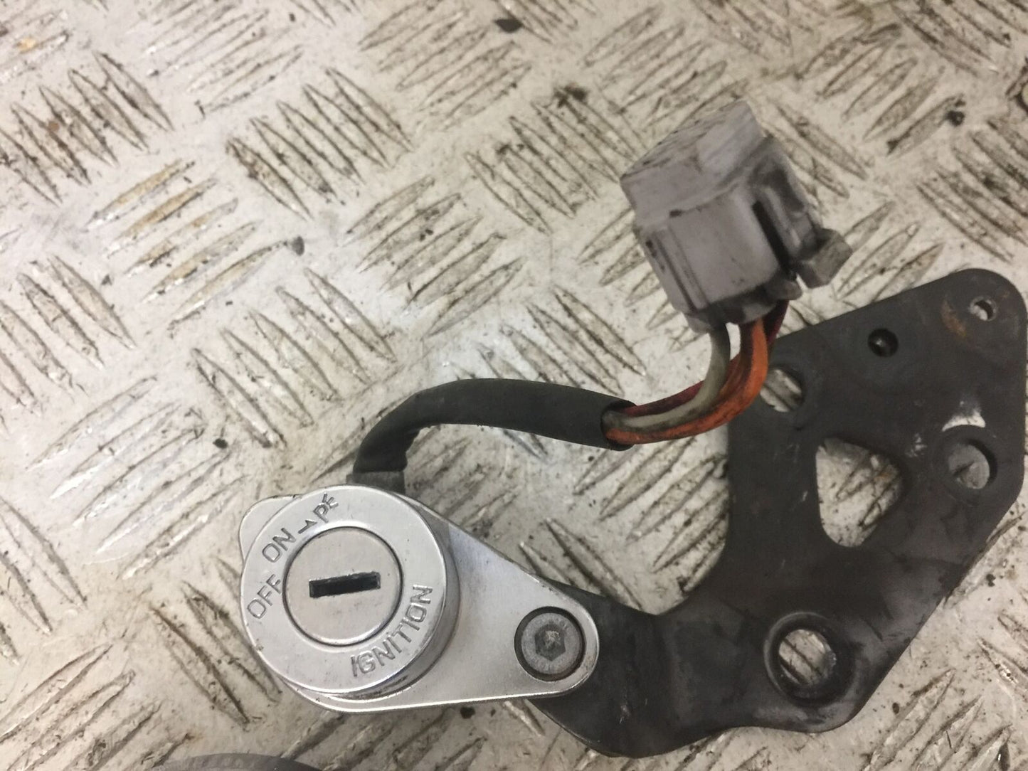 SUZUKI VLR1800 VLR 1800 LOCKS AND KEY    YEAR 2010 (STOCK 815)
