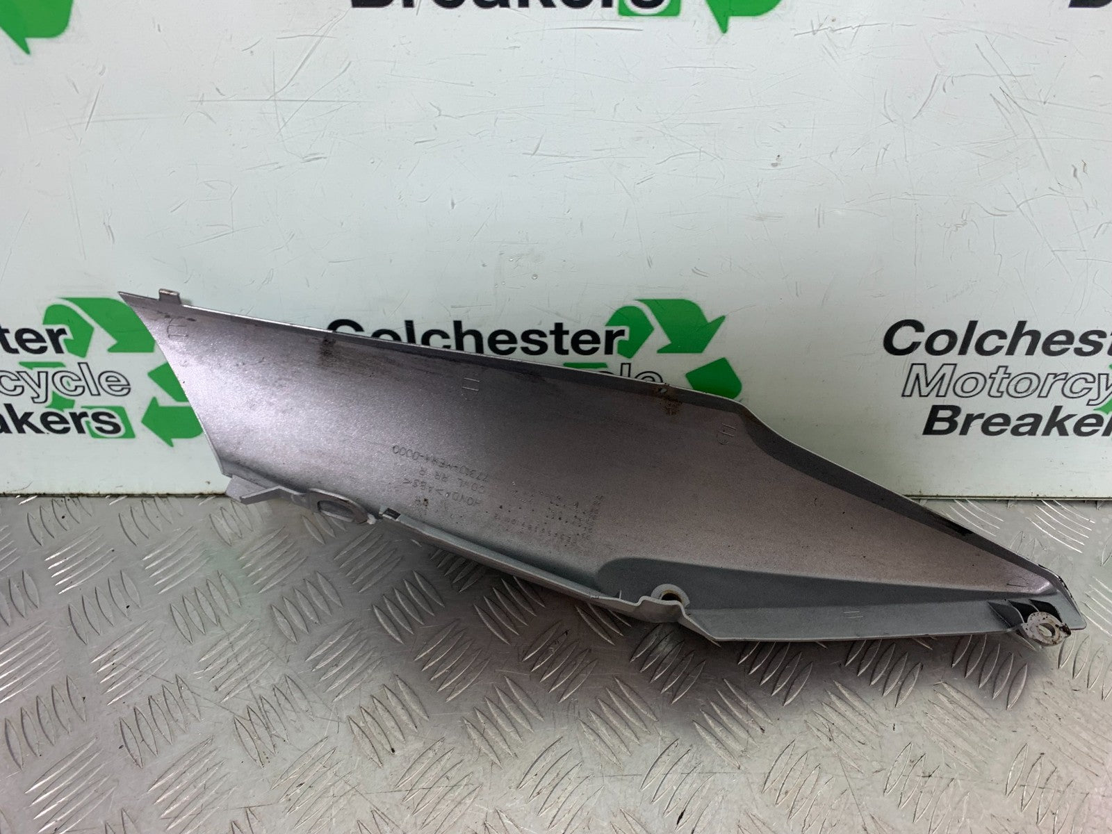 HONDA CBF600 CBF 600 RIGHT SEAT PANEL  YEAR 2004 -07 (CMB1247)