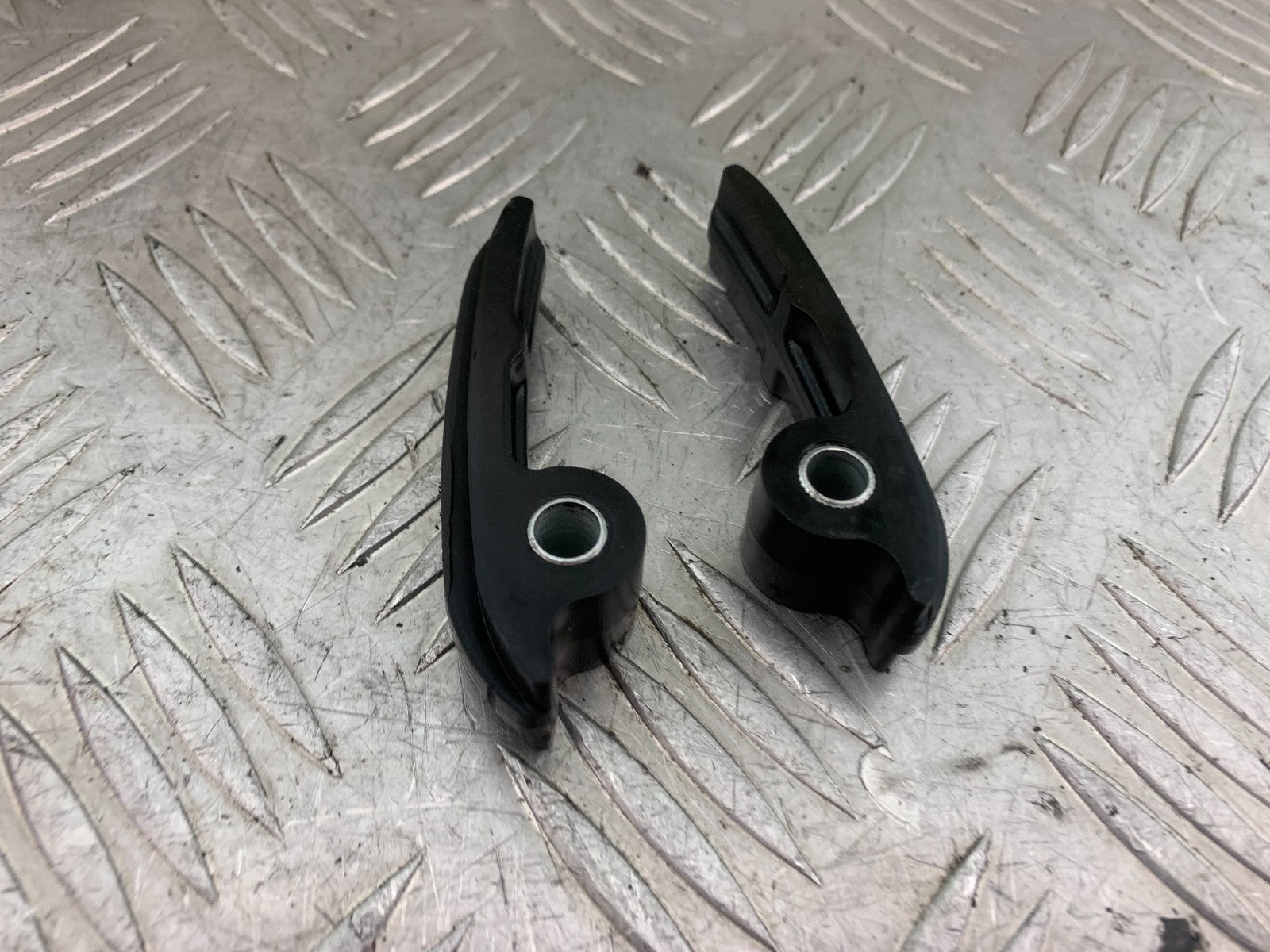 KTM 690 DUKE R LC4 CHAIN GUIDES YEAR 2012-2015  (CMB1180)