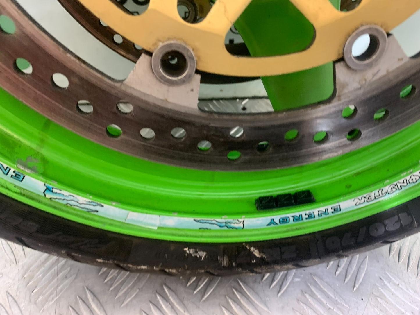 KAWASAKI ZX9R ZX9 E1 FRONT WHEEL AND DISCS   YEAR 2000-01 (CMB1171)