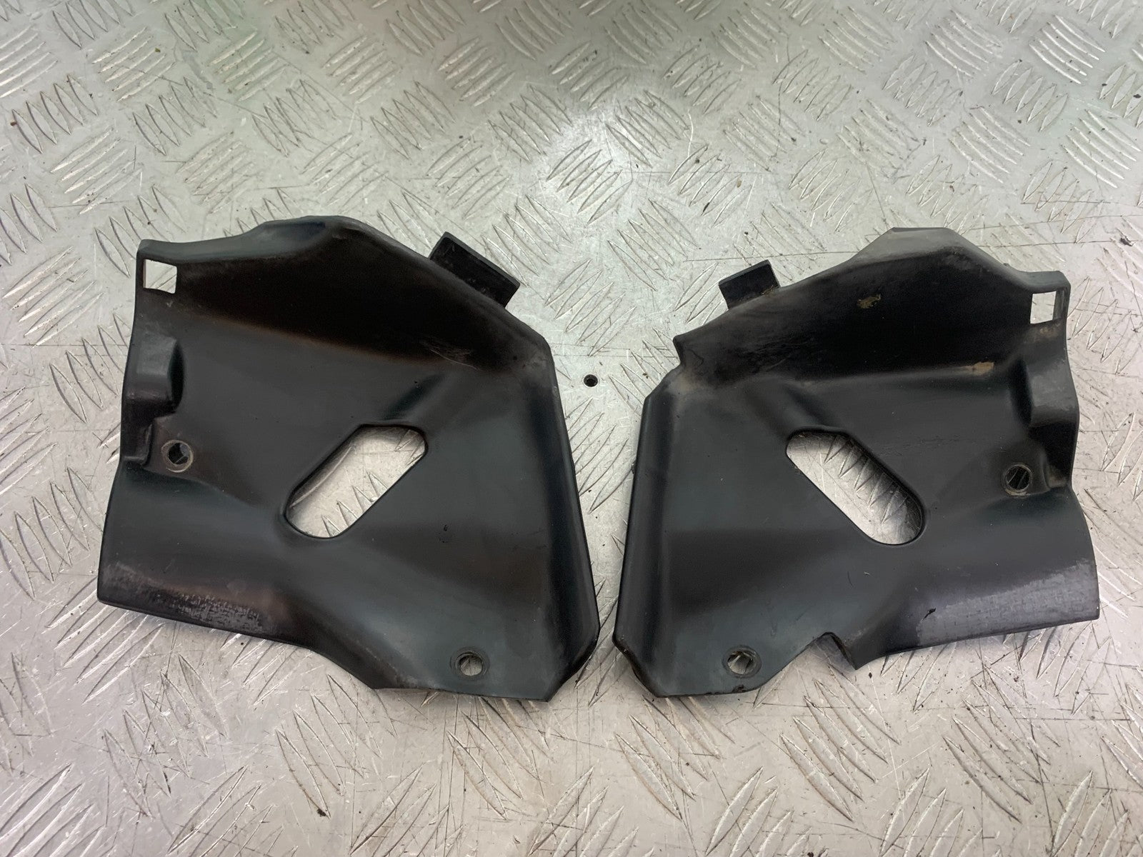 TRIUMPH TROPHY 900 LEFT AND RIGHT INNER INFILLS   YEAR 1991-95 (CMB1251)