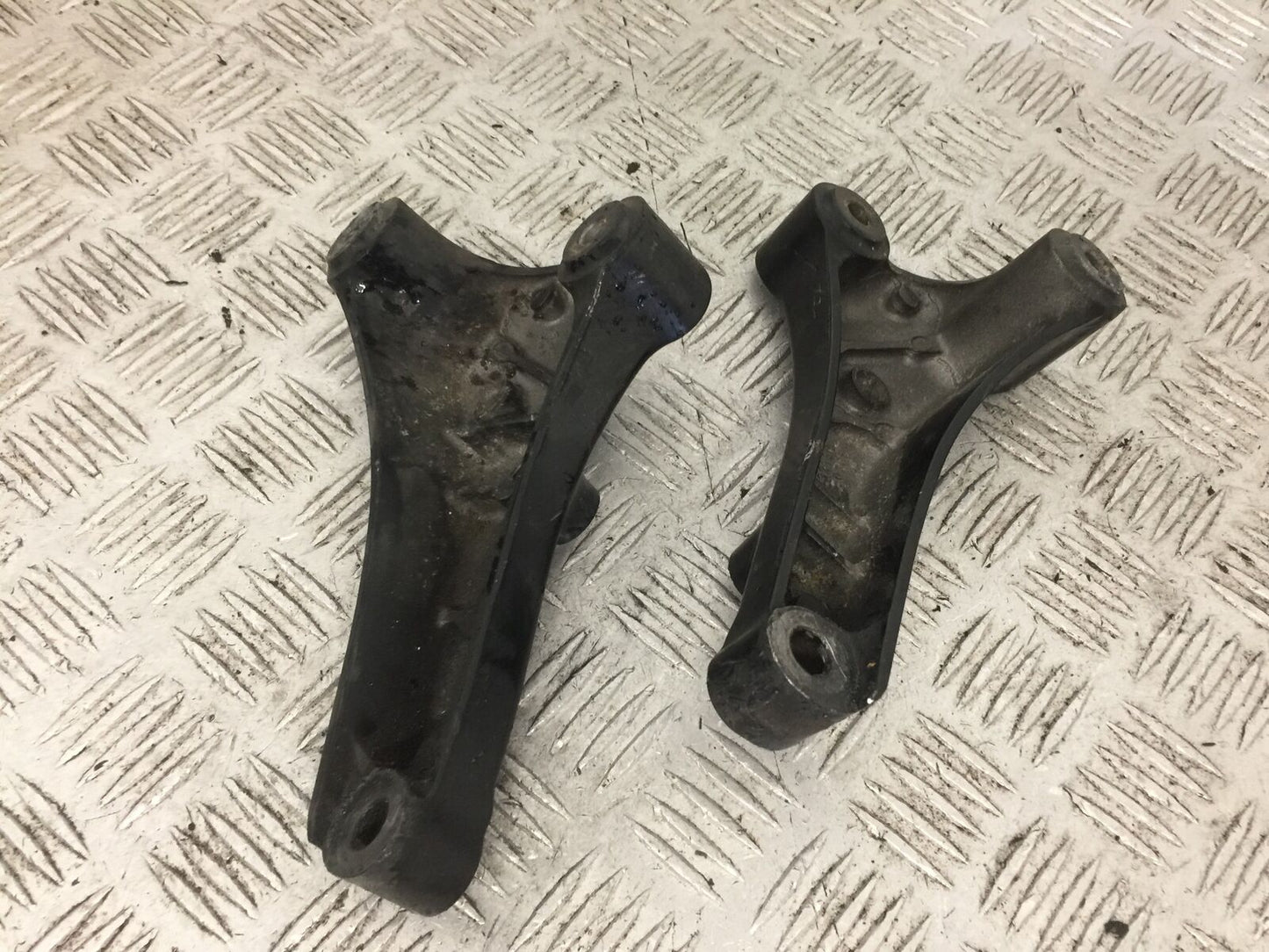 KAWASAKI ZZR1400 ZZR 1400 ENGINE BRACKETS  YEAR 2007-11(STOCK 893)
