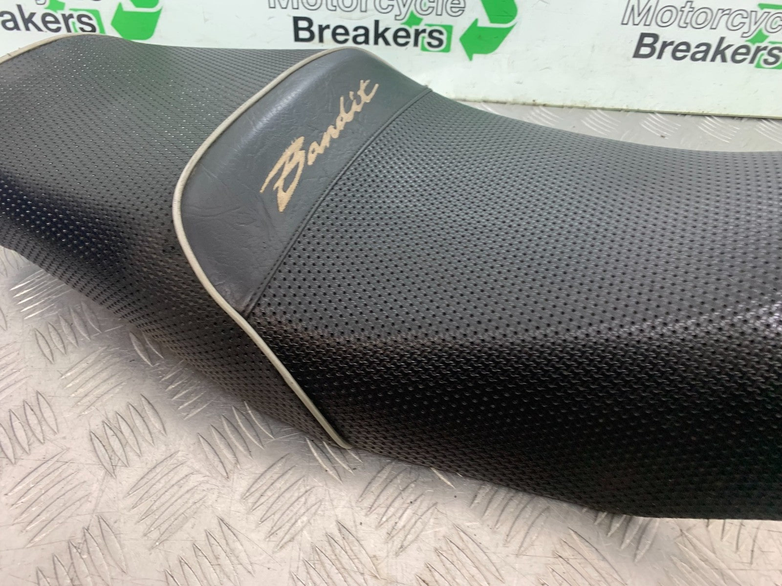 SUZUKI GSF600 GSF 600 BANDIT SEAT 2000-2004 (CMB1269)