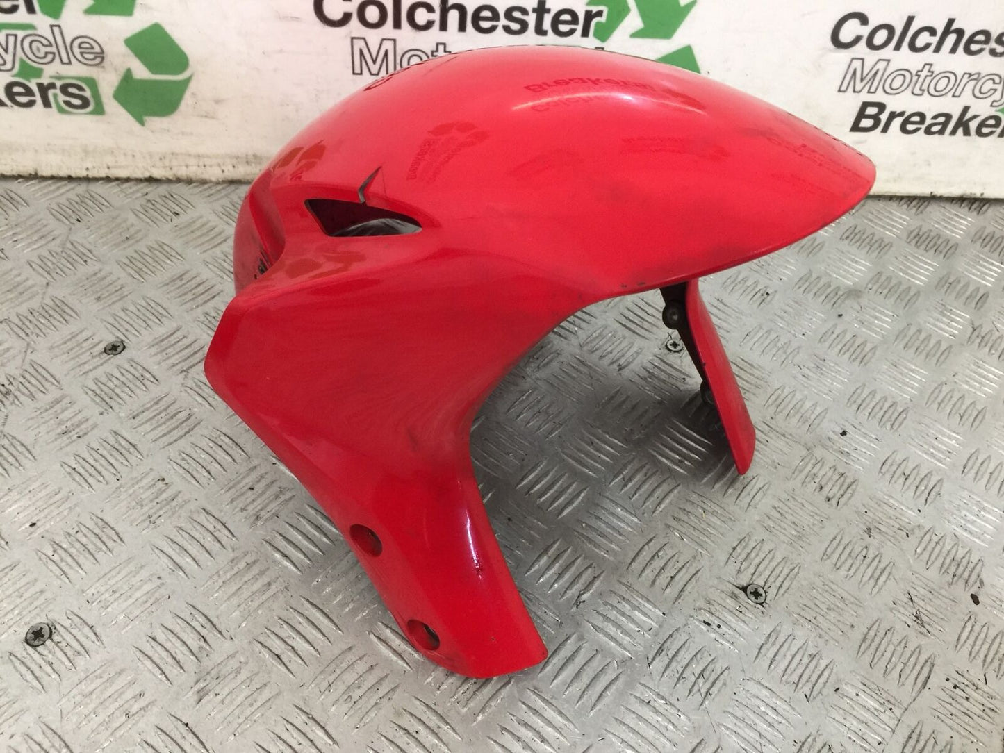 HONDA CBR1000 rr FIREBLADE FRONT MUDGUARD    YEAR 2004  (STOCK 853)