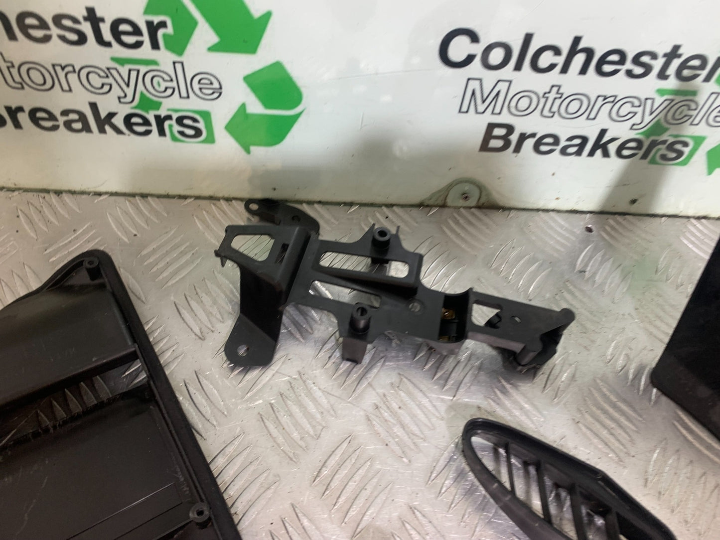 YAMAHA YZF R1 INFILL PANELS  YEAR 2004-2006 (CMB1155)