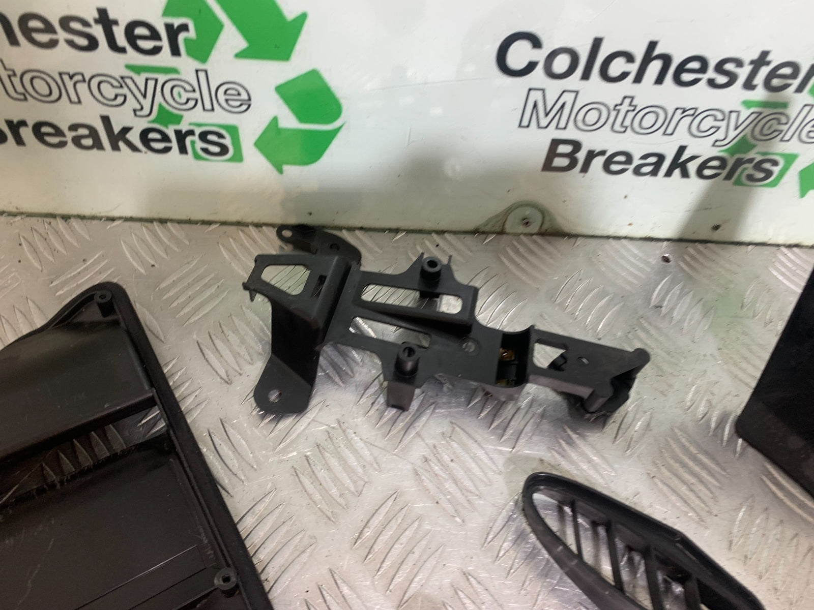 YAMAHA YZF R1 INFILL PANELS  YEAR 2004-2006 (CMB1155)