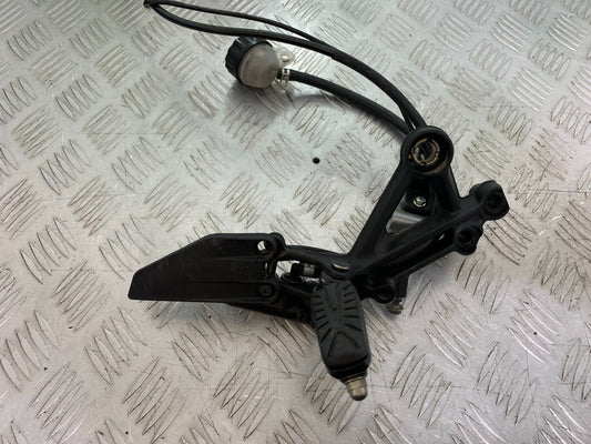 KTM 125 DUKE FRONT RIGHT HANGER   YEAR 2018-2023 (CMB1185)