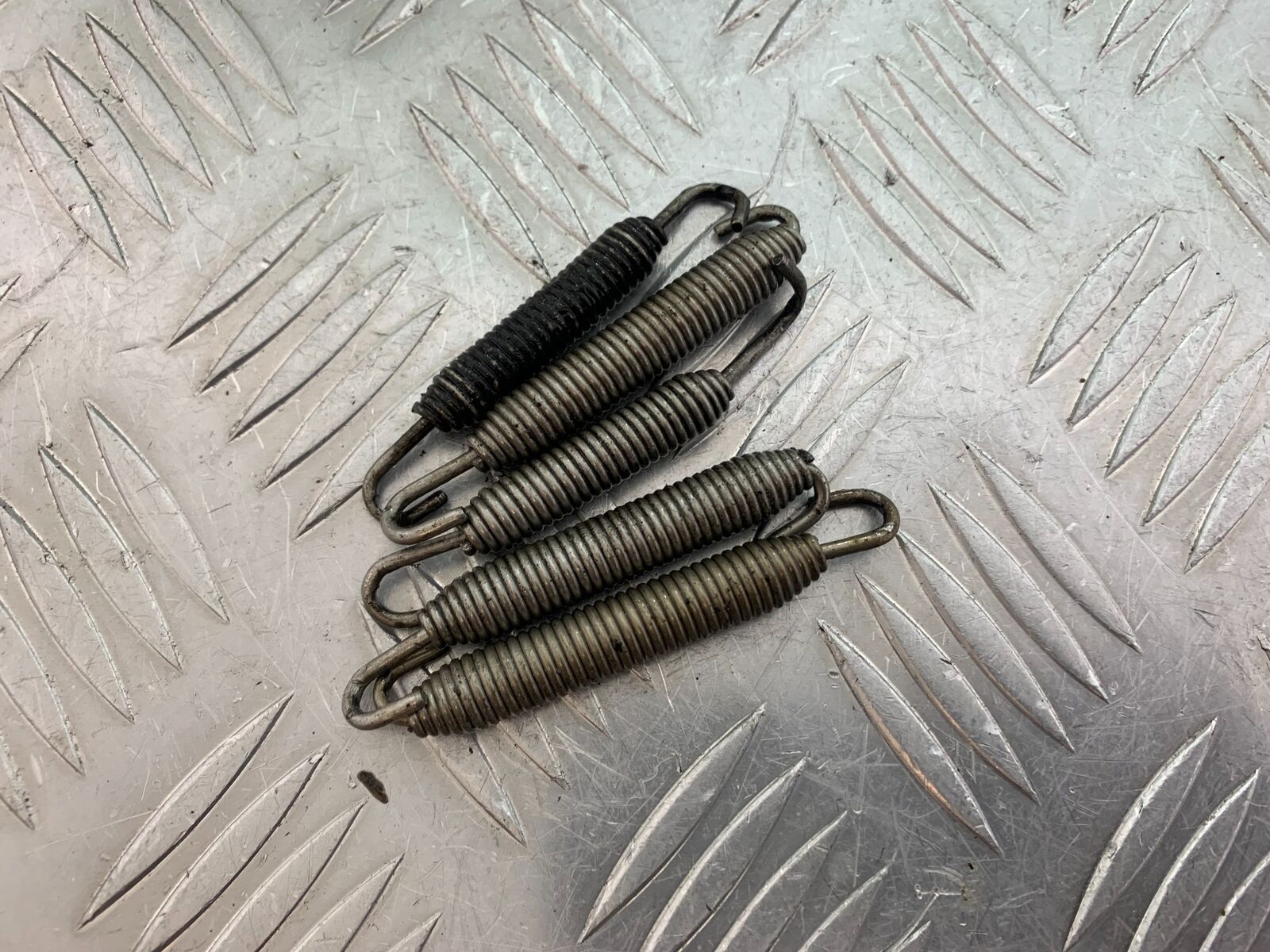 DUCATI STREETFIGHTER 848 EXHAUST SPRINGS  YEAR 2011-2016 (CMB1050)