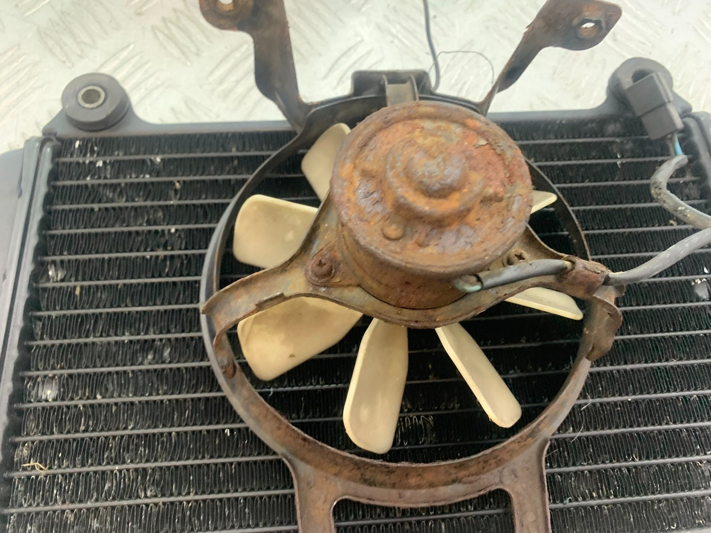 KAWASAKI GPZ600 GPZ 600 RADIATOR AND FAN  YEAR 1988-90 (CMB1258)