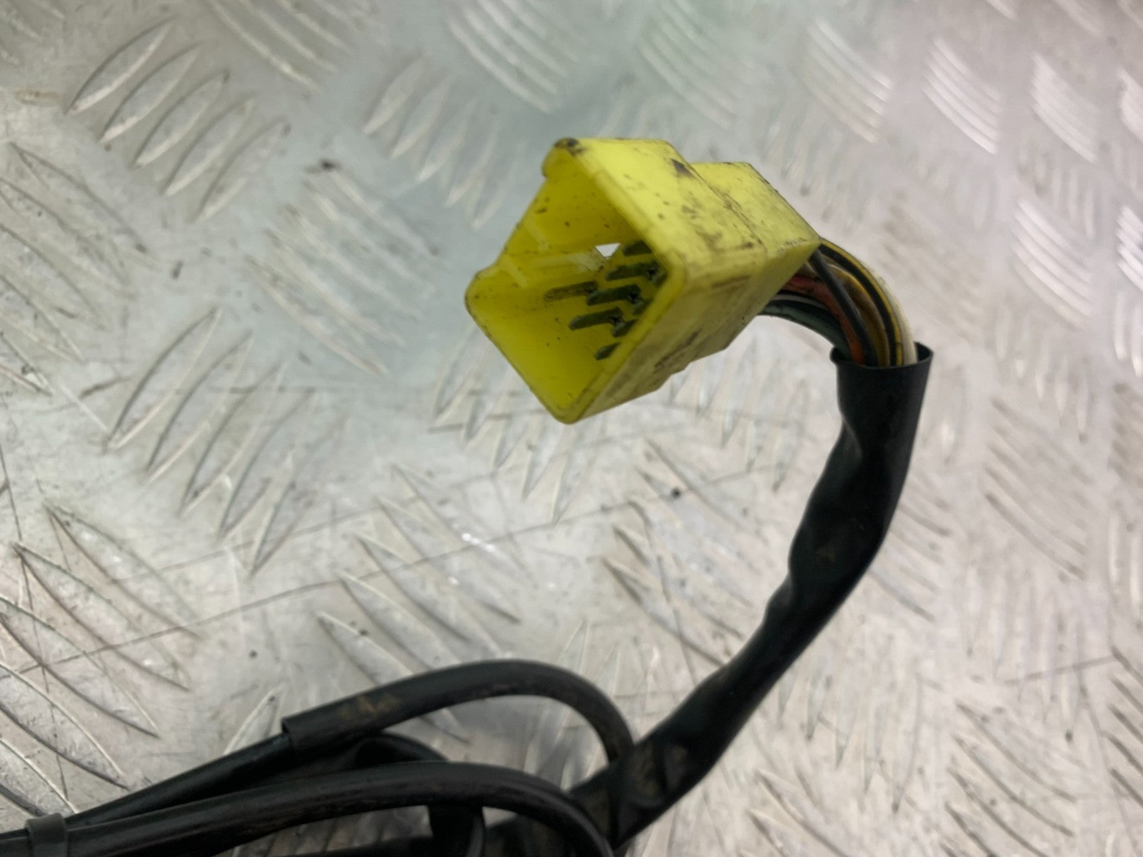 SUZUKI GSF600 GSF 600 BANDIT LEFT SWITCH GEAR   2000-2004 (CMB1269)