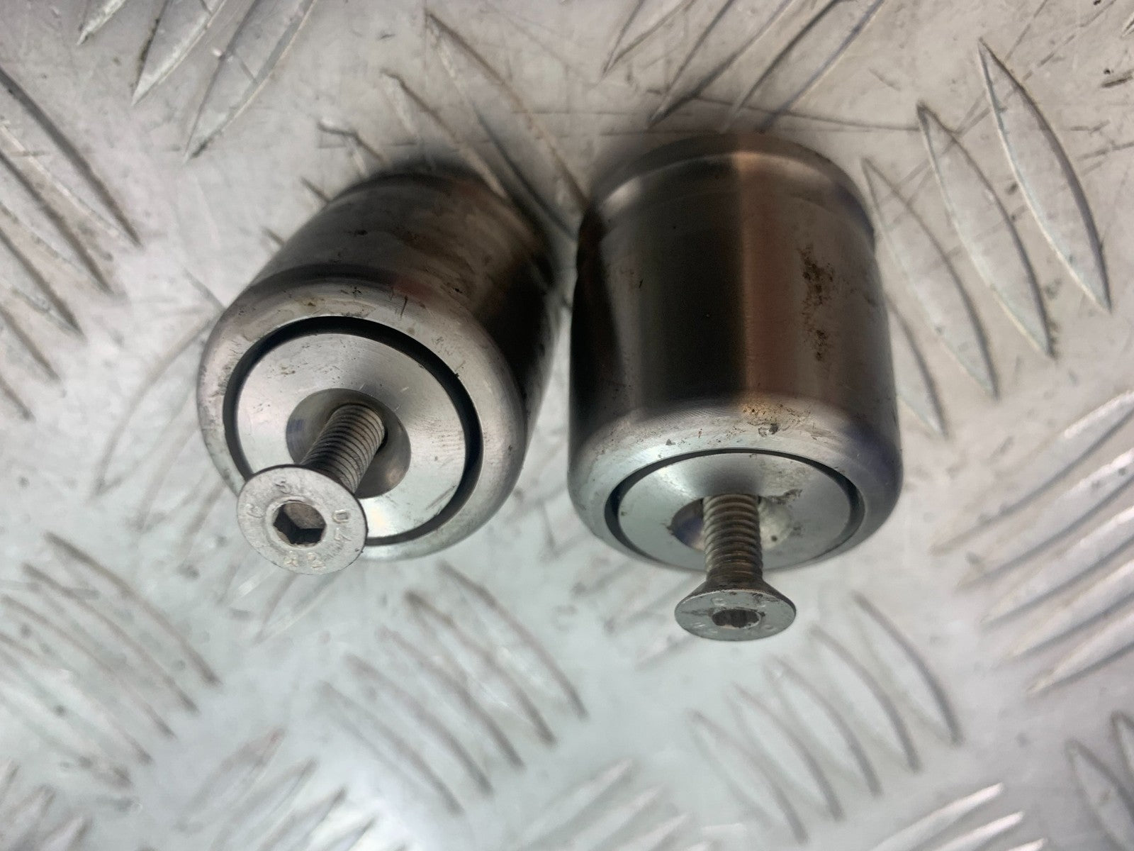 TRIUMPH 955i SPRINT ST BAR END WEIGHTS  1999-2004 (CMB1176)