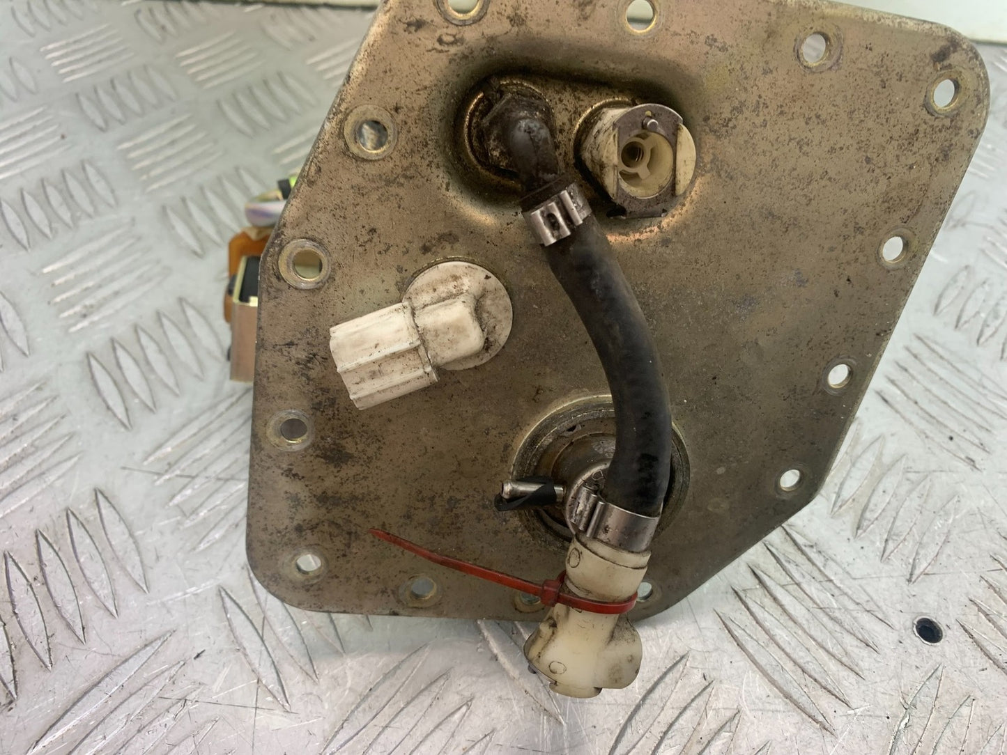 TRIUMPH 955i SPRINT ST PETROL PUMP  1999-2004 (CMB1176)