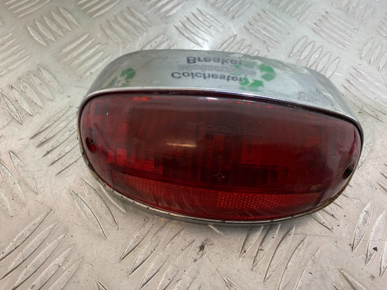 VESPA 125 ET4 REAR LIGHT  YEAR 1997-2000  (CMB1068)