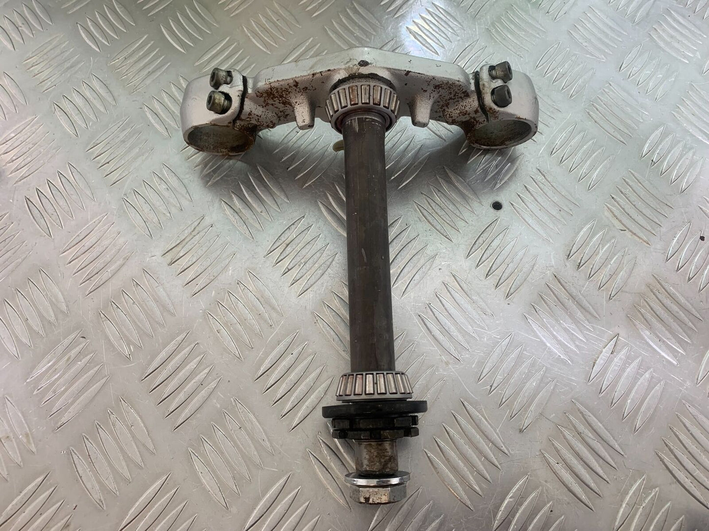 KAWASAKI ZR 750 ZEPHYR BOTTOM YOKE YEAR 1991-95 (CMB1008)