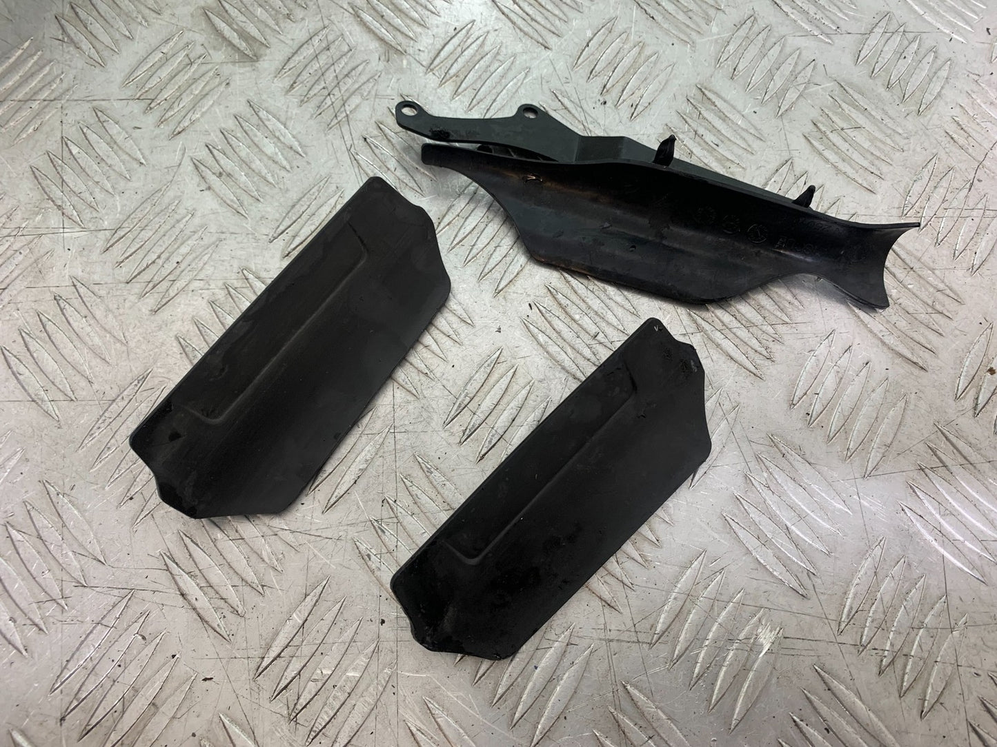 TRIUMPH SPEED TRIPLE R 1050 INFILL PANELS   2009 (CMB1183)