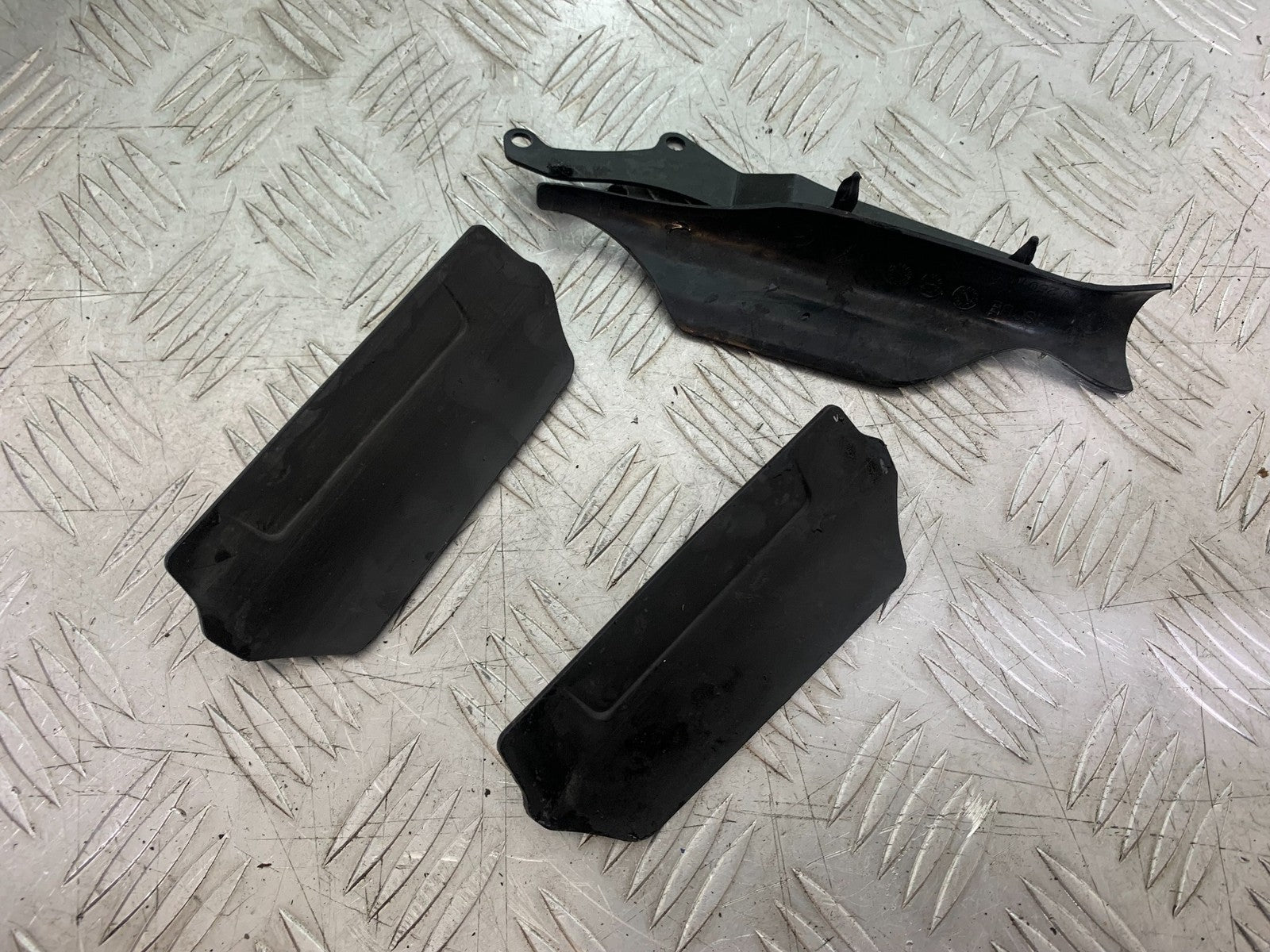 TRIUMPH SPEED TRIPLE R 1050 INFILL PANELS   2009 (CMB1183)