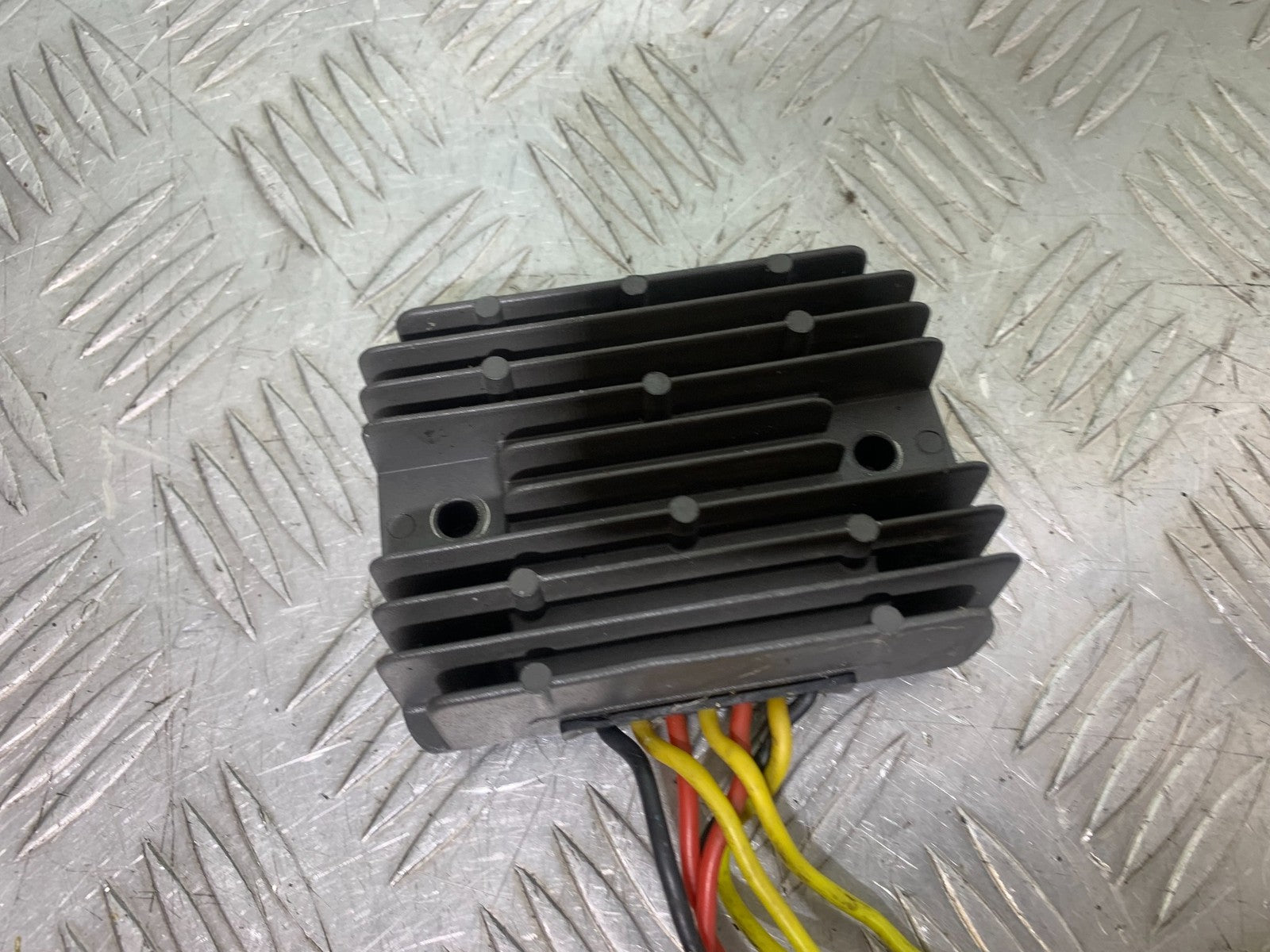 TRIUMPH 1050 SPRINT ST REGULATOR  2004-2007 (CMB1197)