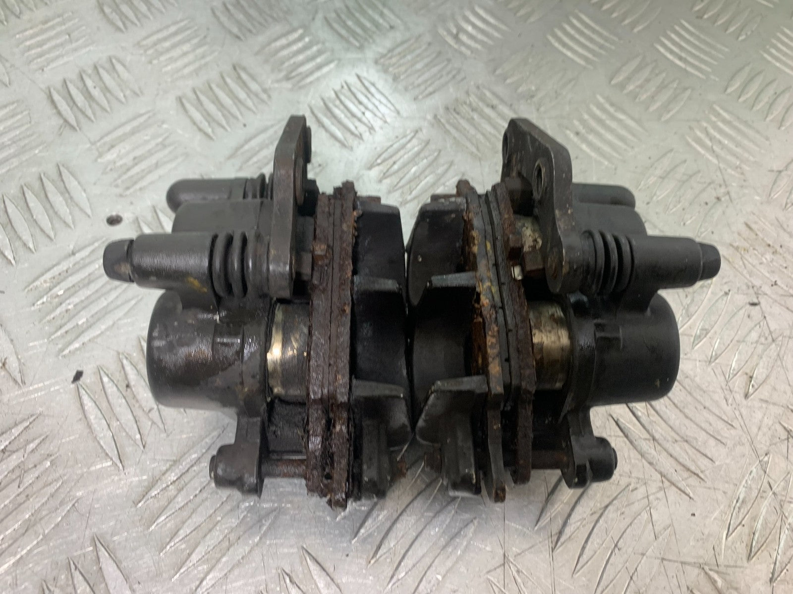 SUZUKI GSF600 GSF 600 BANDIT FRONT BRAKE CALIPERS   2000-2004 (CMB1269)