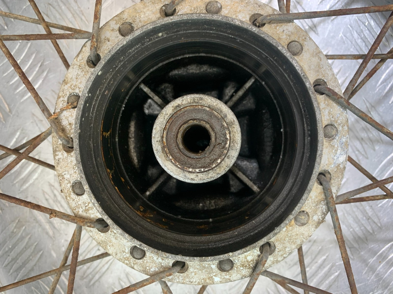 HONDA CG125 CG 125 REAR WHEEL YEAR 1998-2000 (CMB1282)