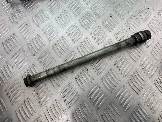 HONDA CBR1100 BLACKBIRD REAR WHEEL SPINDLE YEAR 1999-2005 (CMB1103)