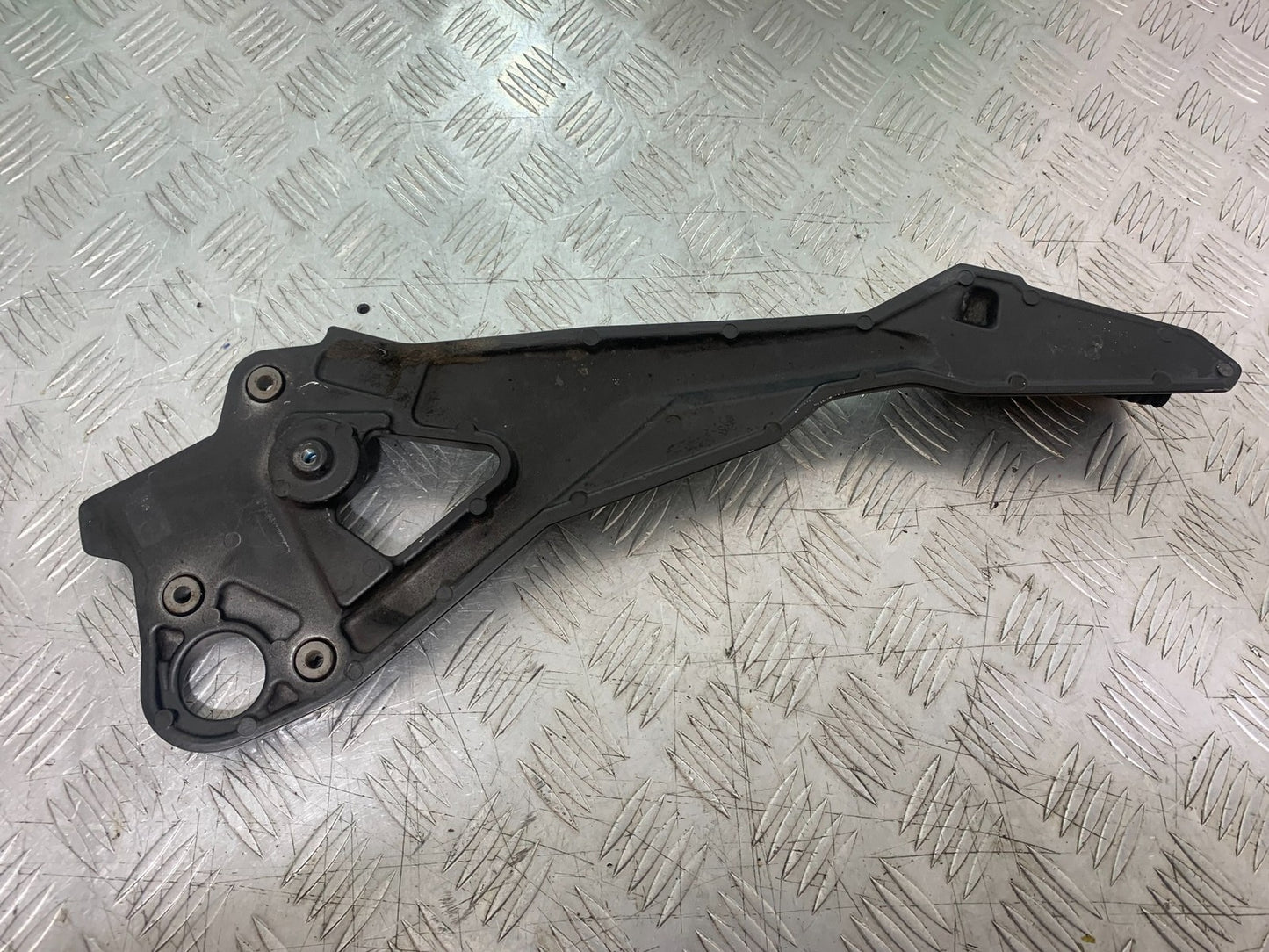 YAMAHA XJ6 XJ6-S FRONT LEFT HANGER  YEAR 2009-2015  (CMB1212)