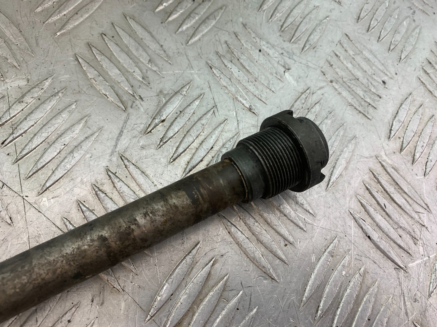 APRILIA RSV1000 RSV 1000 MILLE SWINGARM SPINDLE   1998- 2003 (CMB1184)
