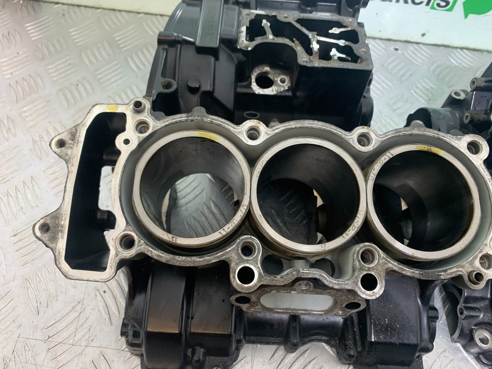 TRIUMPH 675 STREET TRIPLE R CRANK CASINGS   YEAR 2012 (CMB1221)