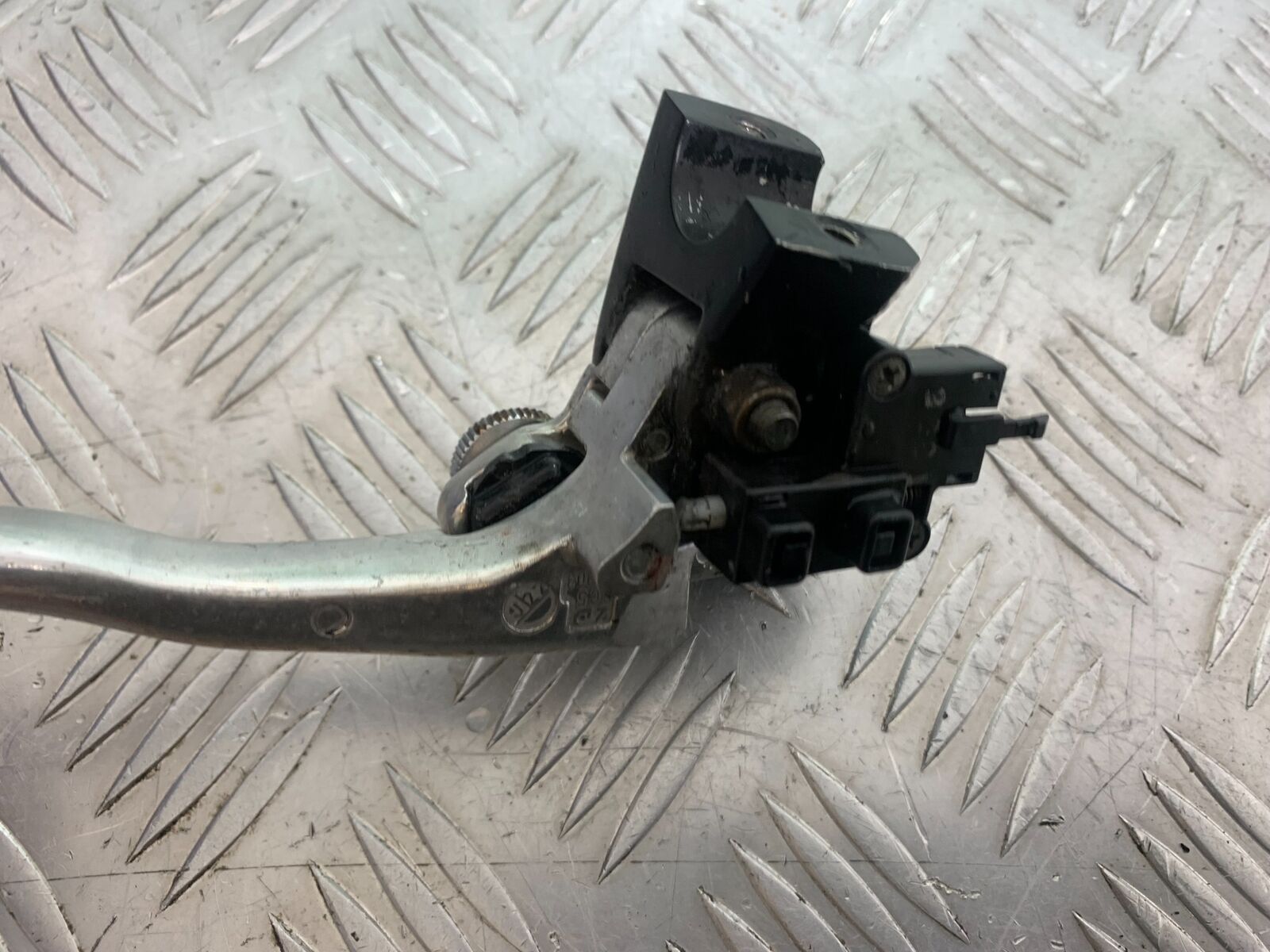 KAWASAKI Z650 ER650 KNFAN CLUTCH LEVER & BRACKET   YEAR 2022-2024 (CMB1112)