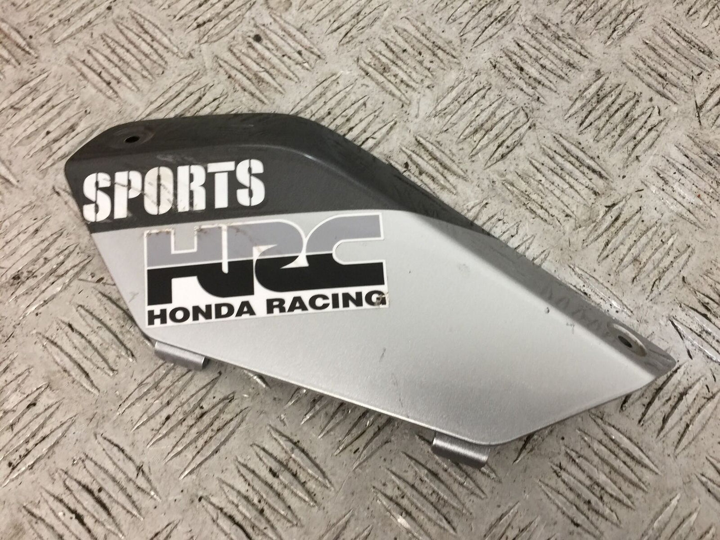 HONDA CRF1000 CRF 1000 AFRICA TWIN RIGHT PANEL INFILL  2019 (STOCK 759)