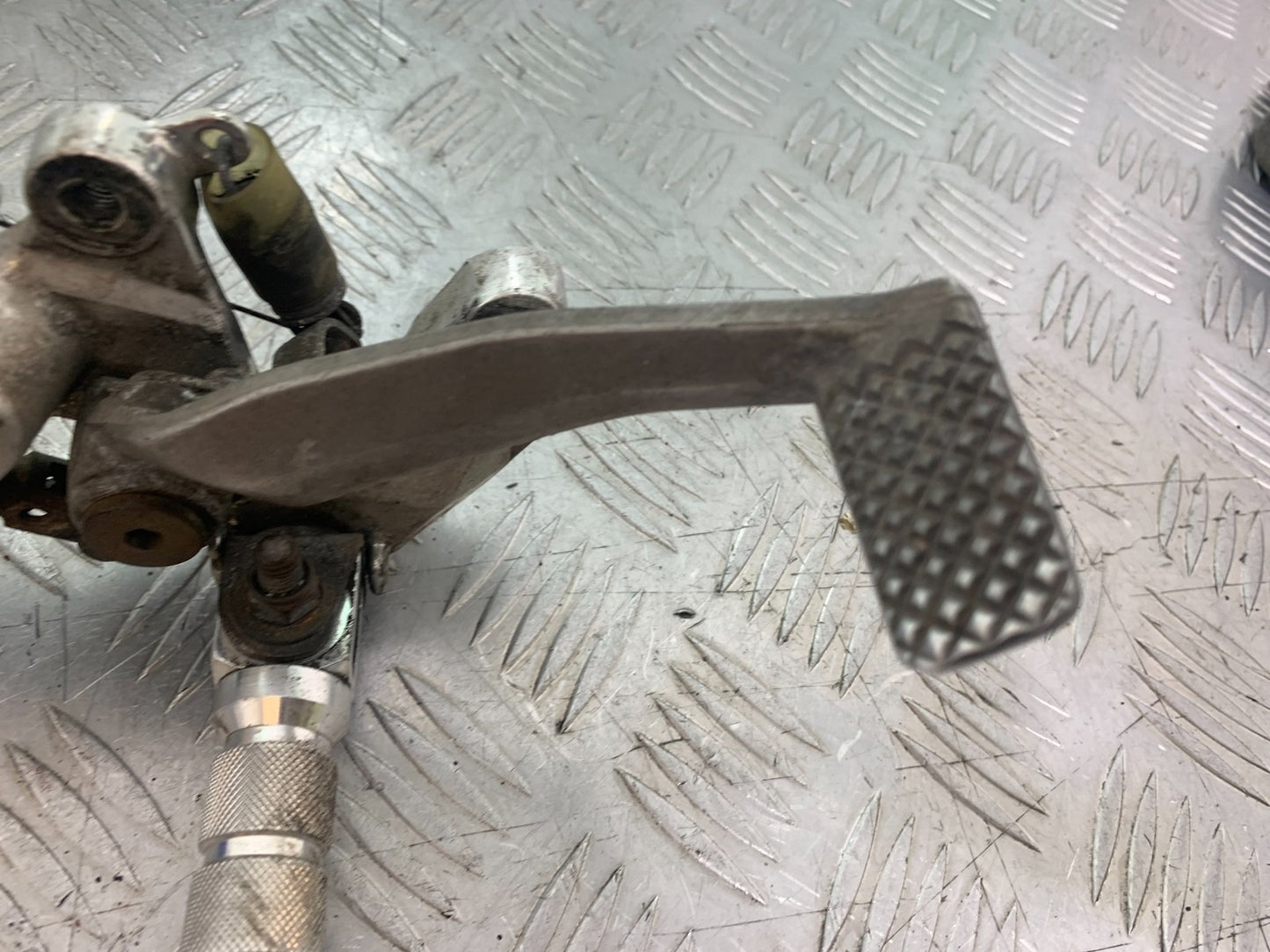 YAMAHA YZF1000 THUNDERACE FRONT RIGHT HANGER  YEAR 1997-2000 (CMB1204)