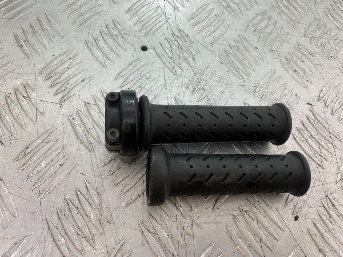 APRILIA TUONO 1000 V4R THROTTLE AND GRIP  YEAR 2011-13  (CMB1331)
