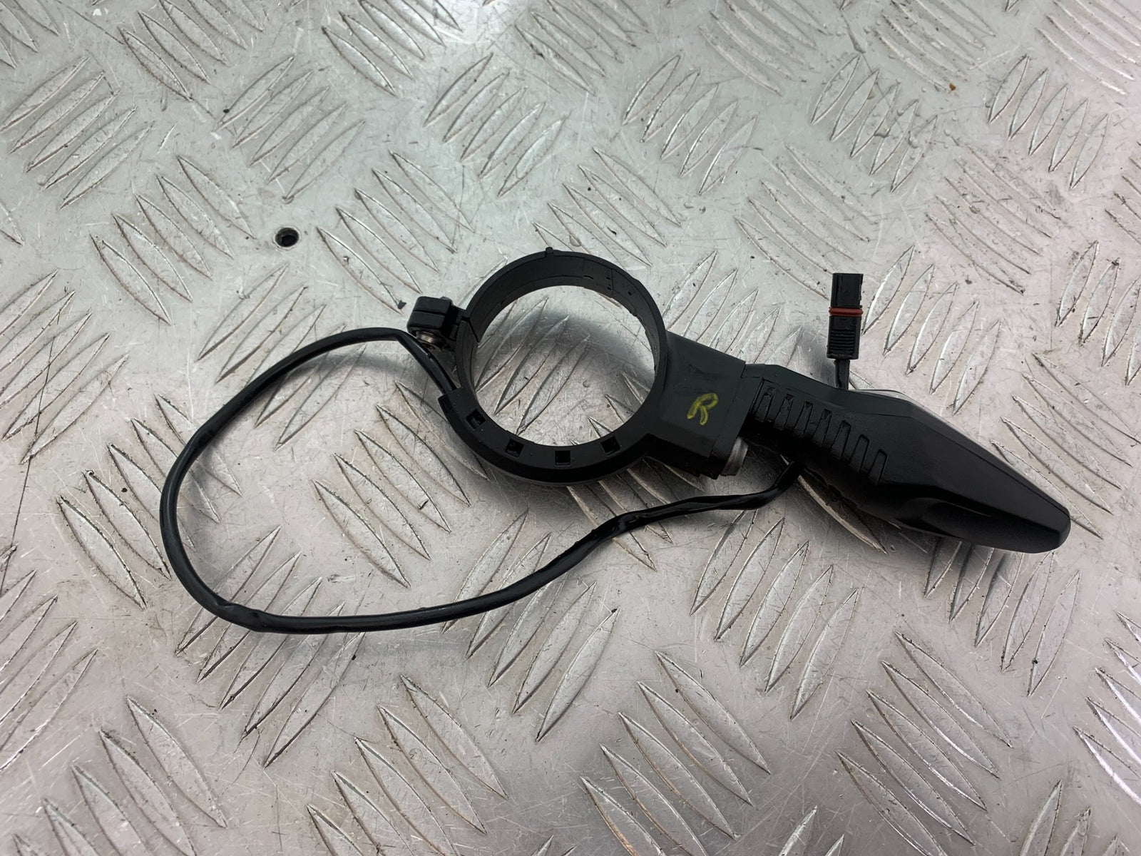 BMW M1000 R FRONT RIGHT INDICATOR YEAR 2023-2024 (CMB1140)