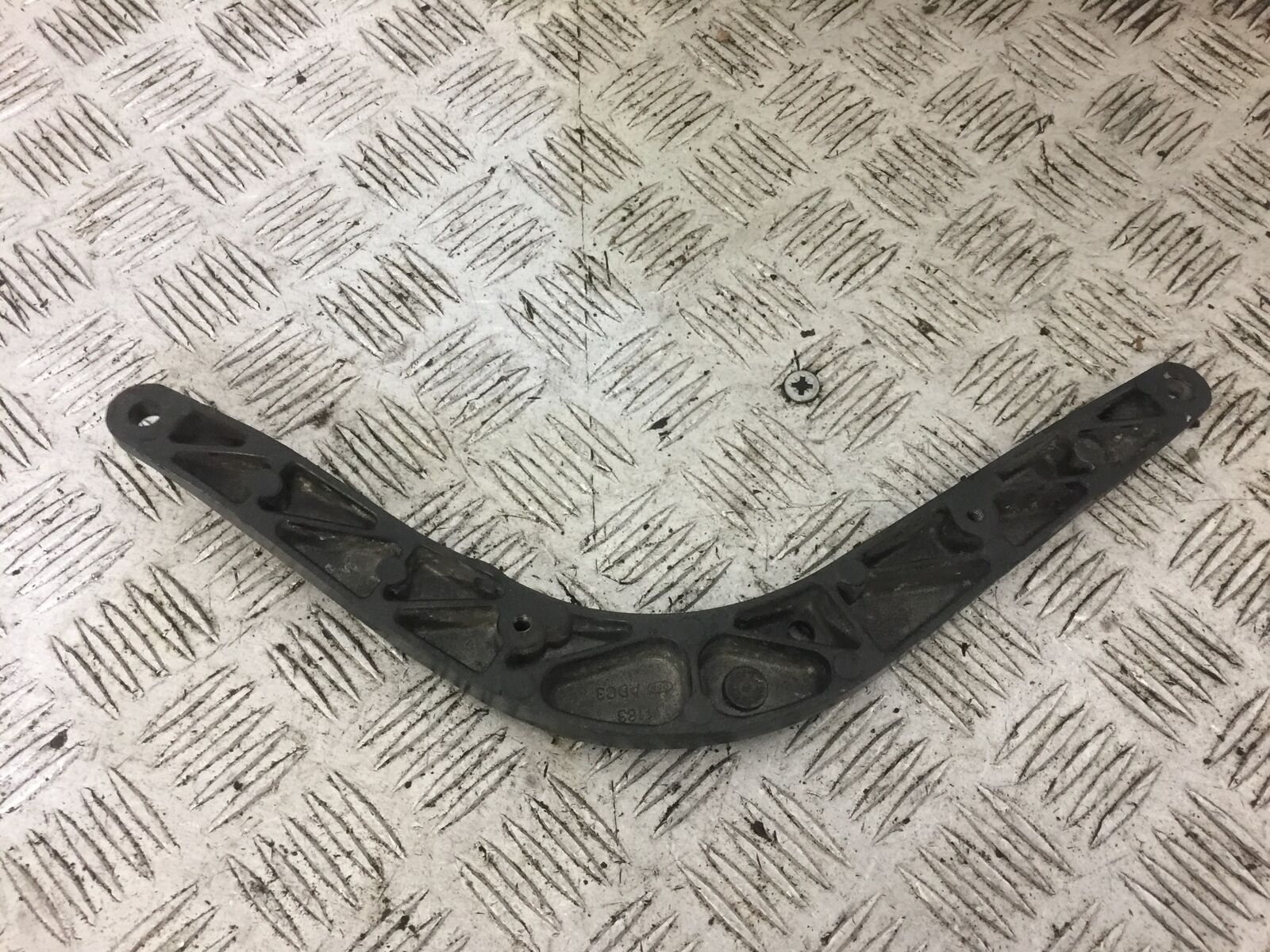 KAWASAKI GTR1400 GTR 1400 BRACKET   YEAR 2010 (STOCK 716)