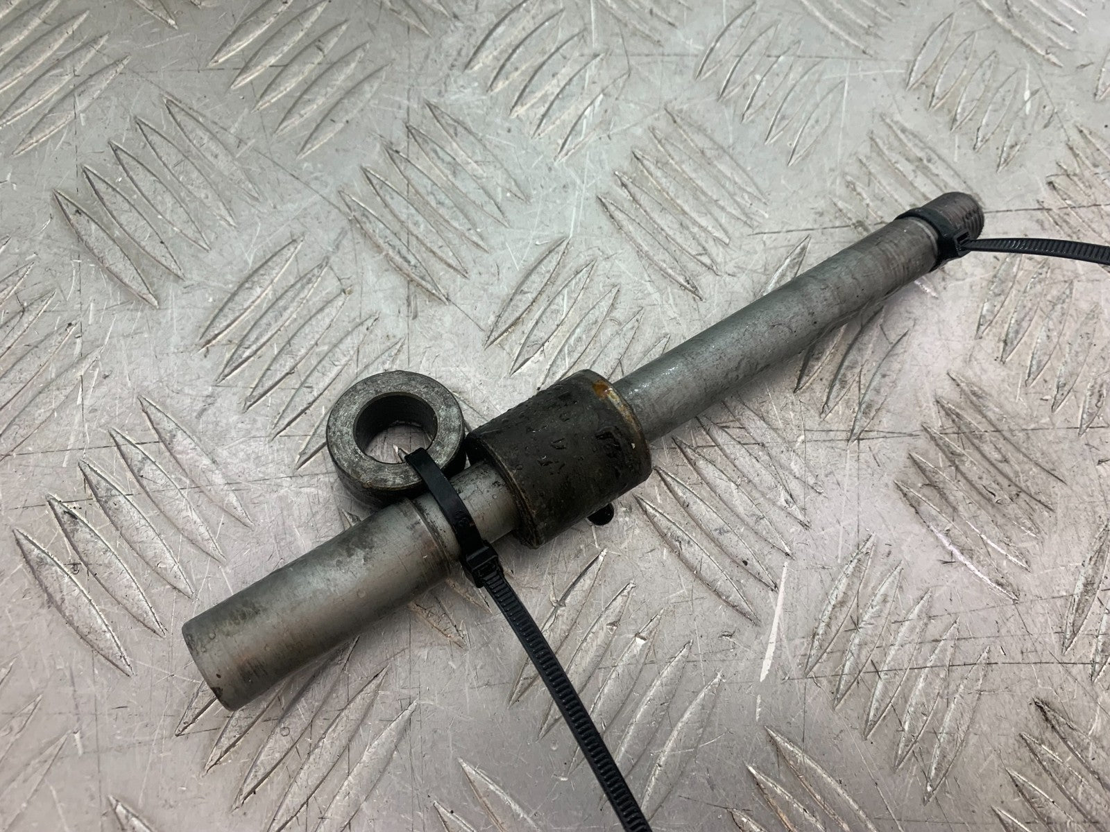 APRILIA 650 PAGASO STRADA FRONT WHEEL SPINDLE   YEAR 2005-2010 (CMB1260)