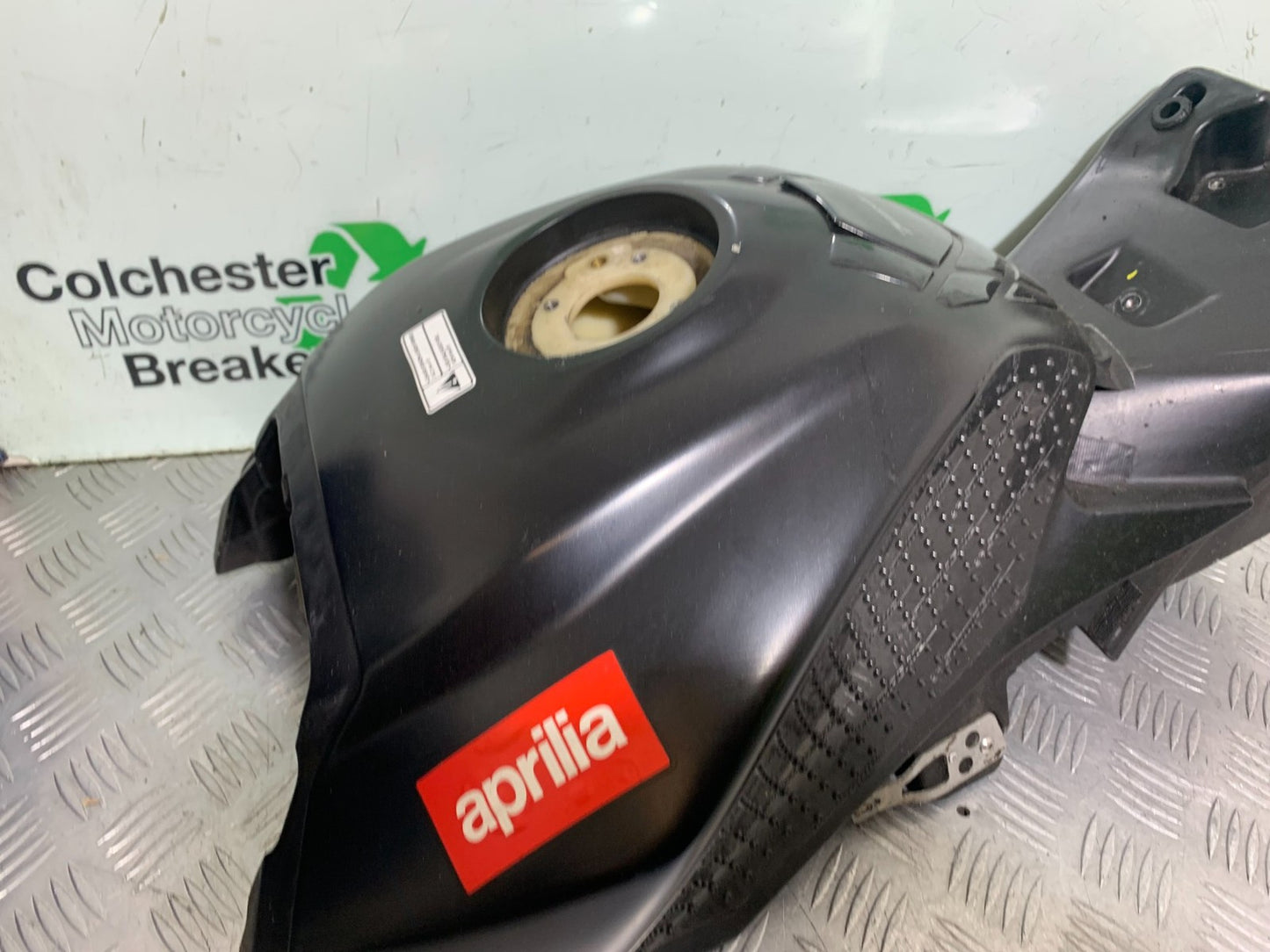 APRILIA TUONO 1000 V4R PETROL TANK  YEAR 2011-13  (CMB1316)