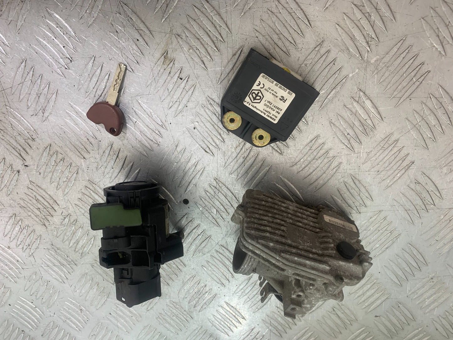 PIAGGIO MP3 250 ie ECU LOCK THROTTLE BODY KEY   YEAR 2007 (CMB1307)