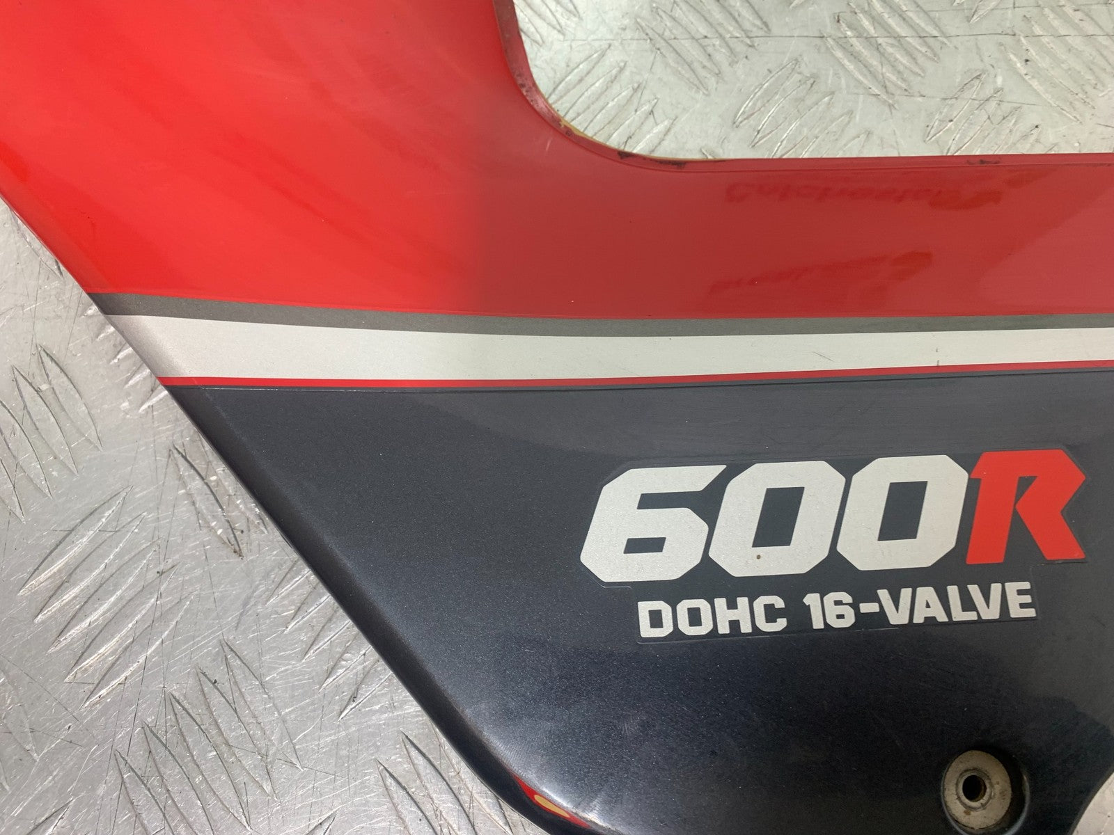 KAWASAKI GPZ600 GPZ 600 LEFT SEAT PANEL YEAR 1988-90  (CMB1258)