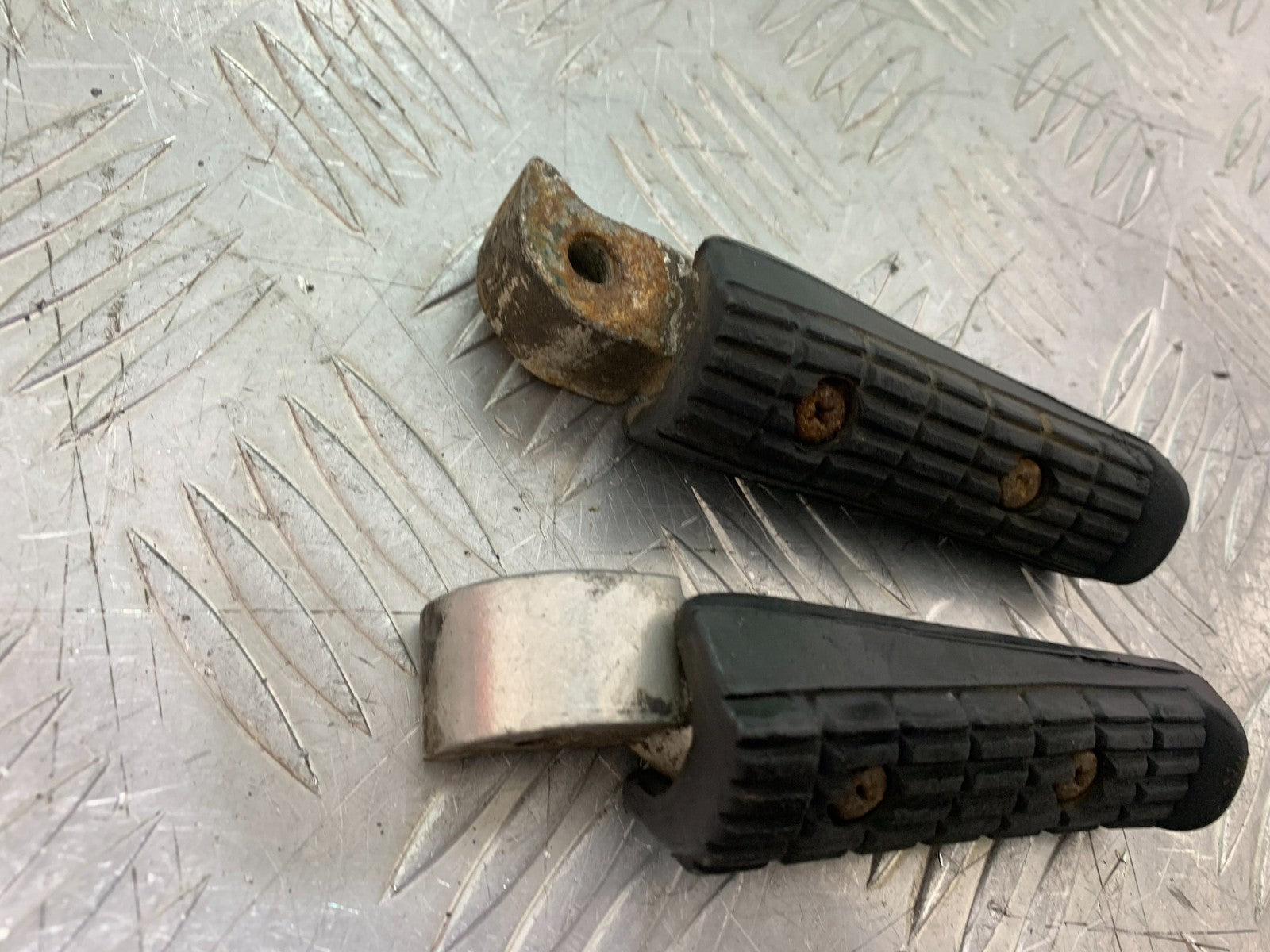 YAMAHA XJ600 XJ 600 DIVERSION REAR PEGS   1998-2000 (CMB1191)