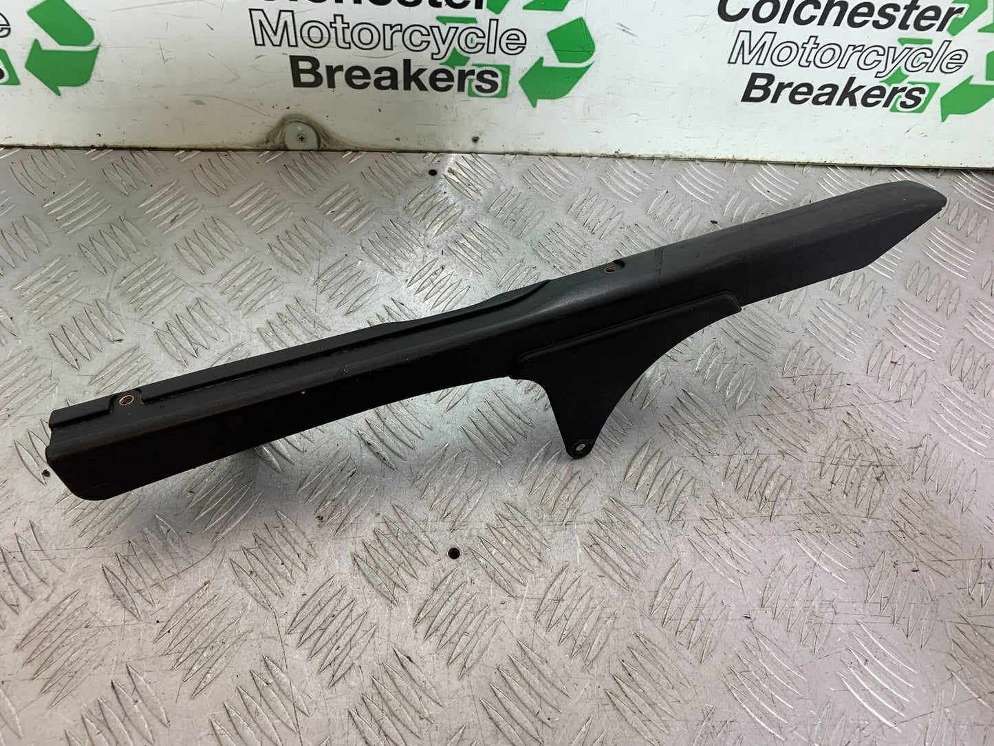 TRIUMPH 955I SPRINT RS CHAIN GUARD YEAR 1999-03 (CMB1313)