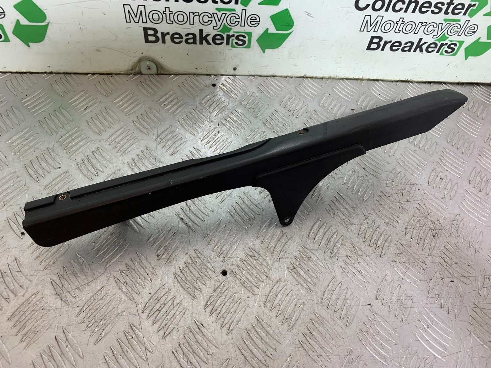 TRIUMPH 955I SPRINT RS CHAIN GUARD YEAR 1999-03 (CMB1313)