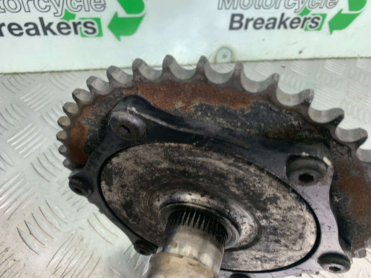 TRIUMPH T509 SPEED TRIPLE REAR HUB DISC AND SHAFT  YEAR 1997-1998 (CMB1144)