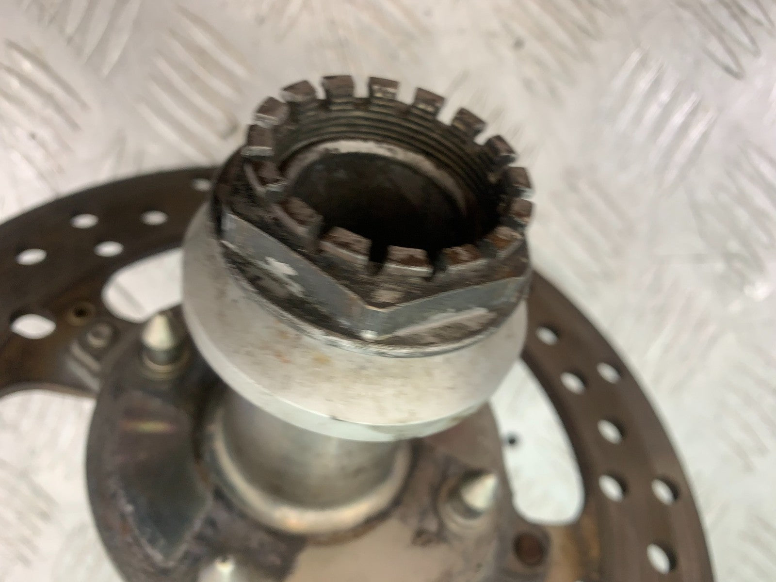 DUCATI 848 REAR DISC AND SPINDLE  YEAR 2008-2010 (CMB1323)