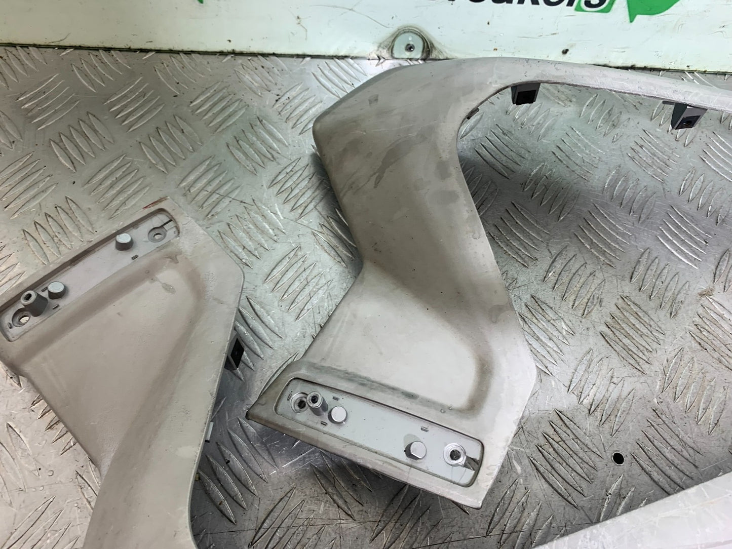 YAMAHA XMAX 250 XMAX 250 LEFT AND RIGHT LOWER PANELS  YEAR 2006-09 (CMB1201)