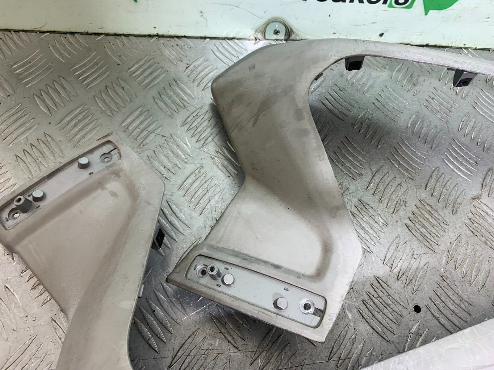 YAMAHA XMAX 250 XMAX 250 LEFT AND RIGHT LOWER PANELS  YEAR 2006-09 (CMB1201)
