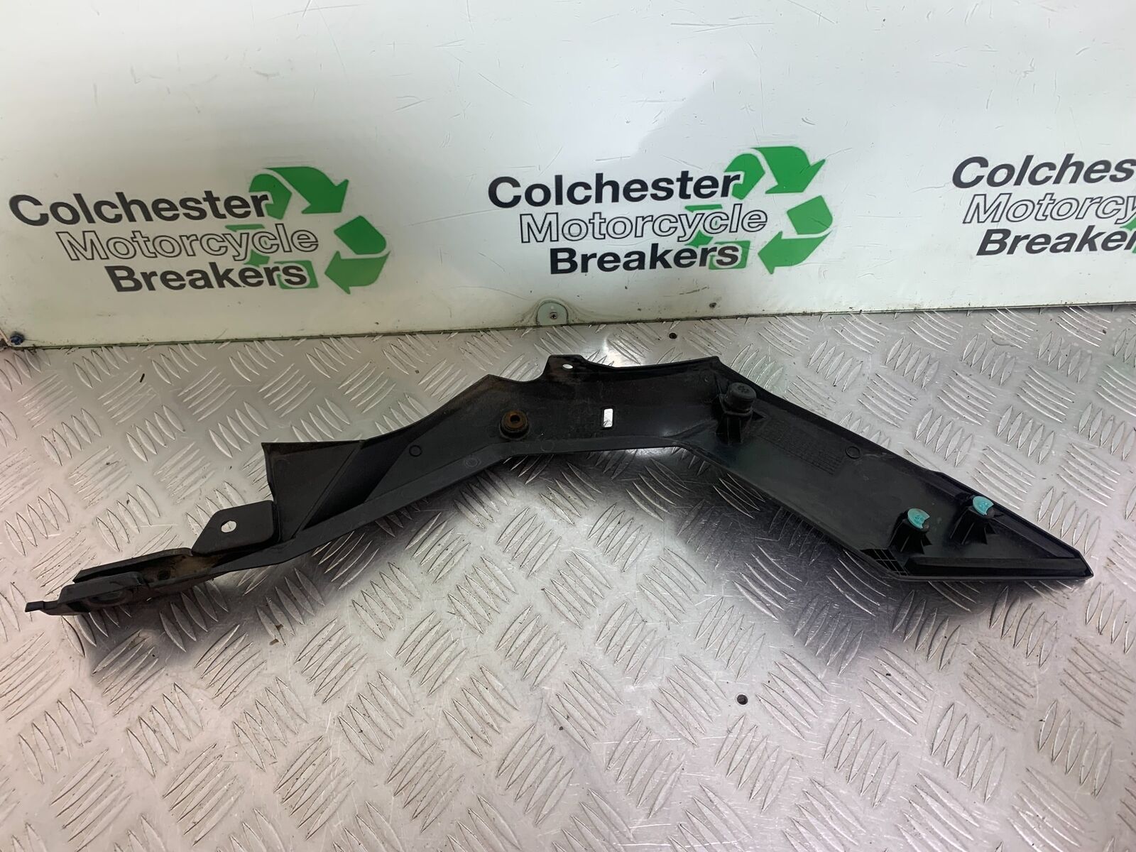 SUZUKI DL 650 V-STROM RIGHT SIDE INFILL PANEL YEAR 2020 (CMB1117)