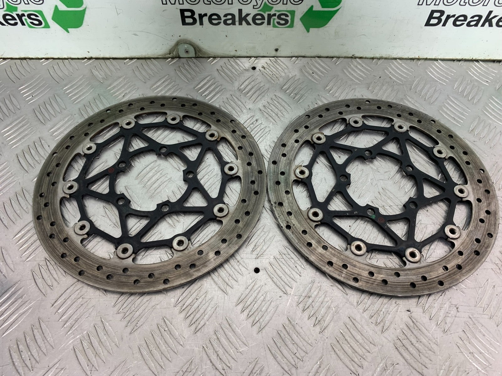TRIUMPH 675 STREET TRIPLE RX FRONT BRAKE DISCS 2015- 2017 (CMB1299)