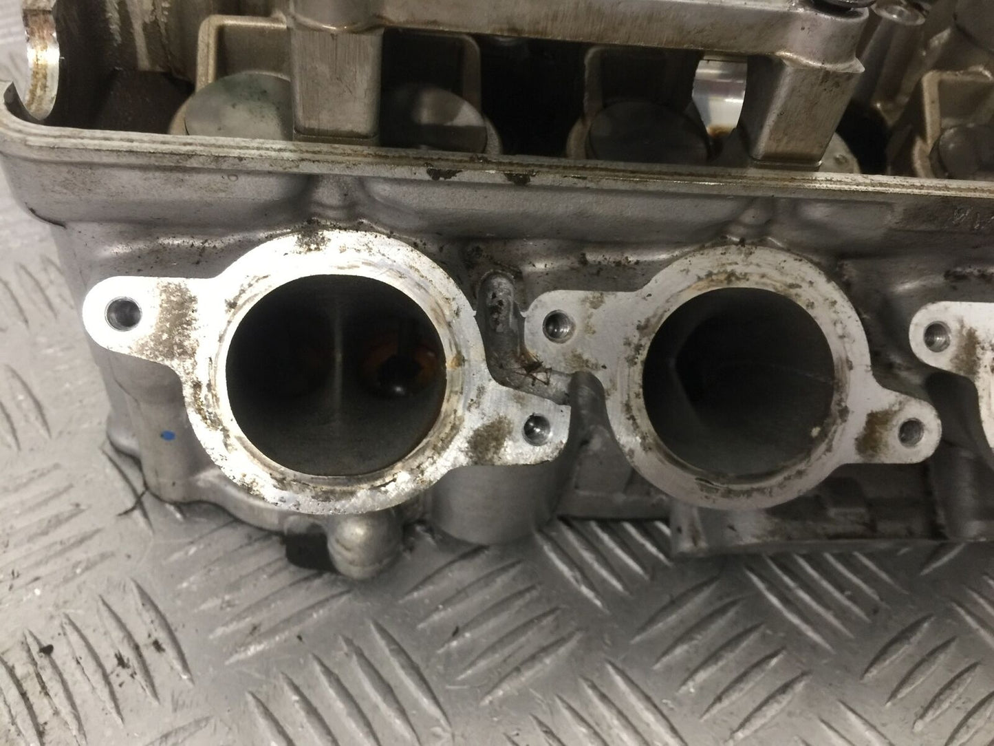 HONDA CBR1000 rr FIREBLADE CYLINDER HEAD   YEAR 2004  (STOCK 853)